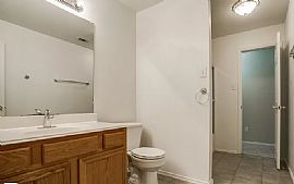 5923 Woodoak Dr, Dallas, Tx 75249 950/m Deposit $900 in Dallas, TX (Photo 6 of 7)