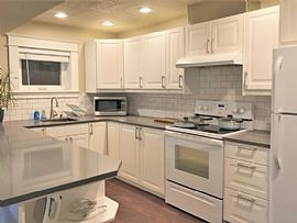 A Cozy Studio in An Older Bungalow Style House with Classic Cha in Portland, OR (Photo 2 of 5)