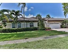 4 Bedroom and 2 Bathroom For Rent in Hollywood, FL