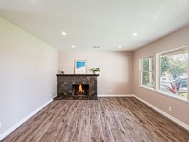 11656 Kismet Ave, Sylmar in Sylmar, CA (Photo 3 of 7)