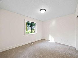 3745 Division Ct, Lake Oswego, Or 97035 Ready to Move In in Lake Oswego, OR (Photo 2 of 4)