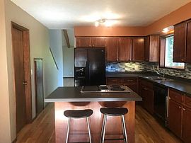 2821 Se Tacoma St, Portland, Or 97202 Available Now. in Portland, OR (Photo 5 of 7)