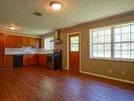 301 Otis St in West Monroe, LA (Photo 4 of 7)