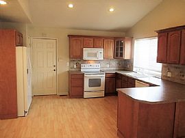 This Single Family 3bedroom, 2 Baths Home Has 1991 Square Feet. in Thornton, CO (Photo 2 of 7)