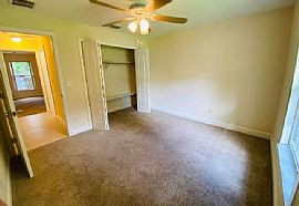 Lovely 3 Bedroom Home in Fort Pierce, FL (Photo 10 of 12)