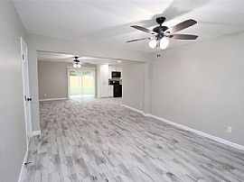 Beautifull Remodeled Home in Meredith Manor.Don'T Miss This Gem in Houston, TX (Photo 2 of 10)