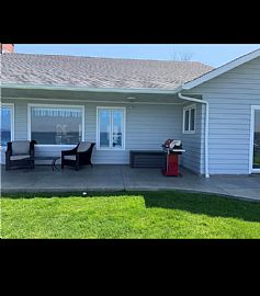 180 Bayview Ave, Portsmouth, Ri 02871 in Portsmouth, RI (Photo 5 of 12)