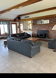 180 Bayview Ave, Portsmouth, Ri 02871 in Portsmouth, RI (Photo 7 of 12)