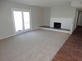 4 Bd2 Ba2,214 Sqft in Las Vegas, NV (Photo 4 of 7)