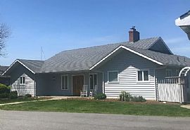 180 Bayview Ave, Portsmouth, Ri 02871 in Portsmouth, RI