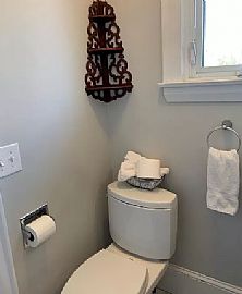 180 Bayview Ave, Portsmouth, Ri 02871 in Portsmouth, RI (Photo 10 of 12)