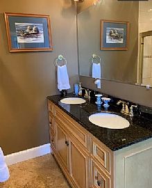 180 Bayview Ave, Portsmouth, Ri 02871 in Portsmouth, RI (Photo 9 of 12)