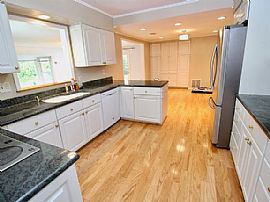 851 Colvin Ct, Herndon, Va  in Herndon, VA (Photo 5 of 12)