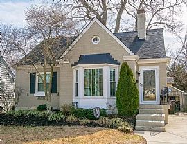 4214 Briarwood Rd, Rent Is $1000 and Deposit Is $1000 in Saint Matthews, KY