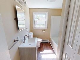 4bed 2bath in Nashua, NH (Photo 5 of 6)