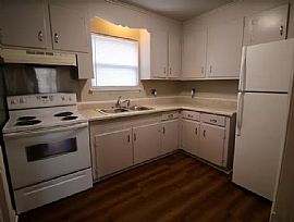 2 Bedroom Duplex in Virginia Beach, VA (Photo 2 of 6)