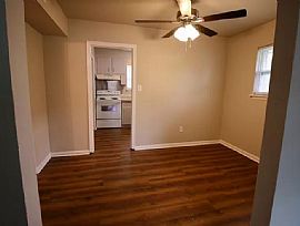 2 Bedroom Duplex in Virginia Beach, VA (Photo 4 of 6)