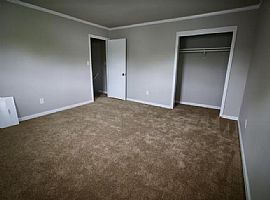 2 Bedroom Duplex in Virginia Beach, VA (Photo 5 of 6)