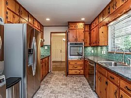 3 Bedroom Home in Decatur, GA (Photo 4 of 12)