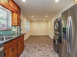 3 Bedroom Home in Decatur, GA (Photo 5 of 12)