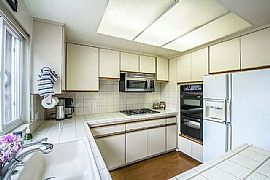 1023 8th St, Manhattan Beach  in Manhattan Beach, CA (Photo 6 of 8)