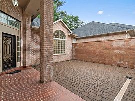 23 Rockledge Dr, Spring in Spring, TX (Photo 2 of 8)