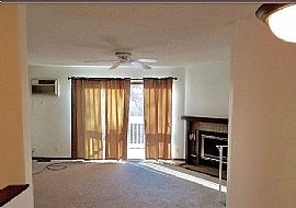 Charming 1 Bedroom 1 Bathroom  in Saint Paul, MN (Photo 3 of 12)