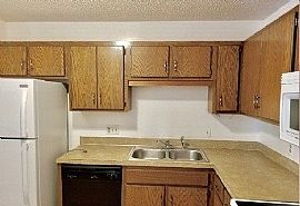 Charming 1 Bedroom 1 Bathroom  in Saint Paul, MN (Photo 6 of 12)