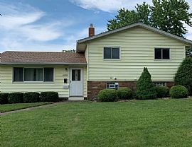 17124 Cambridge Blvd, Bro in Brook Park, OH