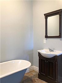 Charming 2 Bedroom and 1 and Bathroom  in Saint Louis, MO (Photo 9 of 12)