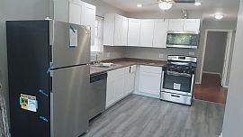 Charming 4 Bd and 2 Bathroom in Franklin Park, IL (Photo 3 of 12)