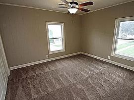 312 Sumner St, Genoa City, Wi 53128 in Genoa City, WI (Photo 7 of 11)