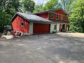 N2781 Wildwood Dr, Lake Geneva, Wi 53147 in Lake Geneva, WI