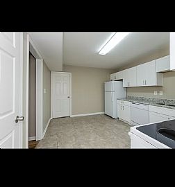 An Adorable Cottage Just a Block From Rhodes. in Charlotte, NC (Photo 5 of 8)