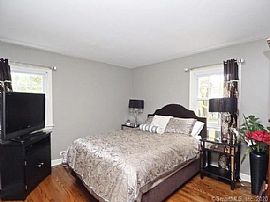 21 Hoyt St, Darien, Ct 06820 in Darien, CT (Photo 5 of 8)