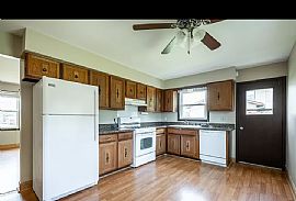 7538 S 75th St, Franklin, Wi 53132 in Franklin, WI (Photo 5 of 12)