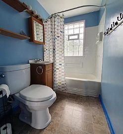 Charming Home in Hammond, IN (Photo 3 of 4)