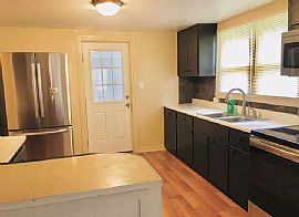 829 Pruitt St, Florence, Al 35630 in Florence, AL (Photo 3 of 8)