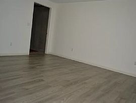 5 Summersweet Dr,  in Glastonbury, CT (Photo 11 of 12)