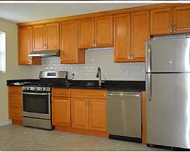 5 Summersweet Dr,  in Glastonbury, CT (Photo 4 of 12)