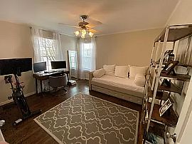 Charming 3 Bed / 2 Bath in Dallas, TX (Photo 11 of 12)