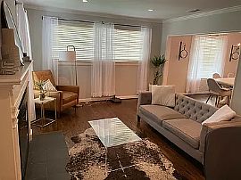 Charming 3 Bed / 2 Bath in Dallas, TX (Photo 5 of 12)