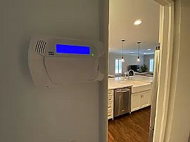 Charming 3 Bed / 2 Bath in Dallas, TX (Photo 6 of 12)