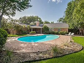 Charming 3 Bed / 3 Bath in Dallas, TX (Photo 10 of 12)