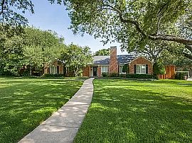 Charming 3 Bed / 3 Bath in Dallas, TX (Photo 11 of 12)