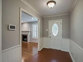 Charming 3 Bed / 3 Bath in Dallas, TX (Photo 2 of 12)