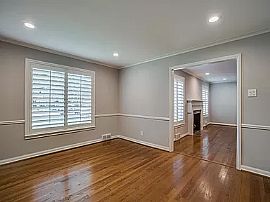 Charming 3 Bed / 3 Bath in Dallas, TX (Photo 3 of 12)