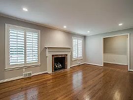 Charming 3 Bed / 3 Bath in Dallas, TX (Photo 7 of 12)