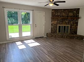 7510 Logan Dr Sw, Huntsville, Al 35802 in Huntsville, AL (Photo 10 of 12)