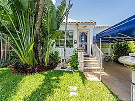 Beautiful 3bedroom House Going For a Nice Price in Miami Beach, FL (Photo 11 of 12)